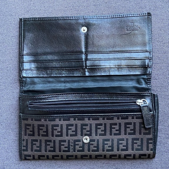Fendi long wallet. - Picture 9 of 15